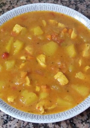 Una foto de Patatas guisadas con pollo