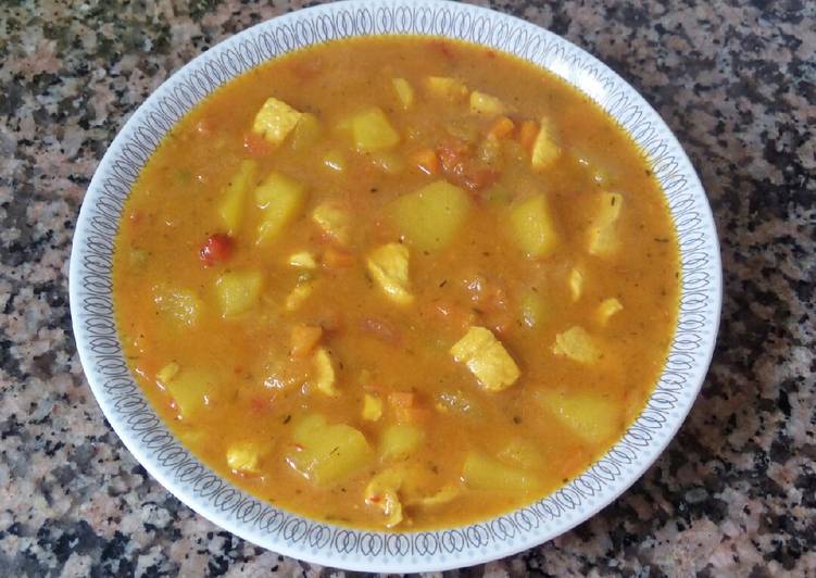 Patatas guisadas con pollo