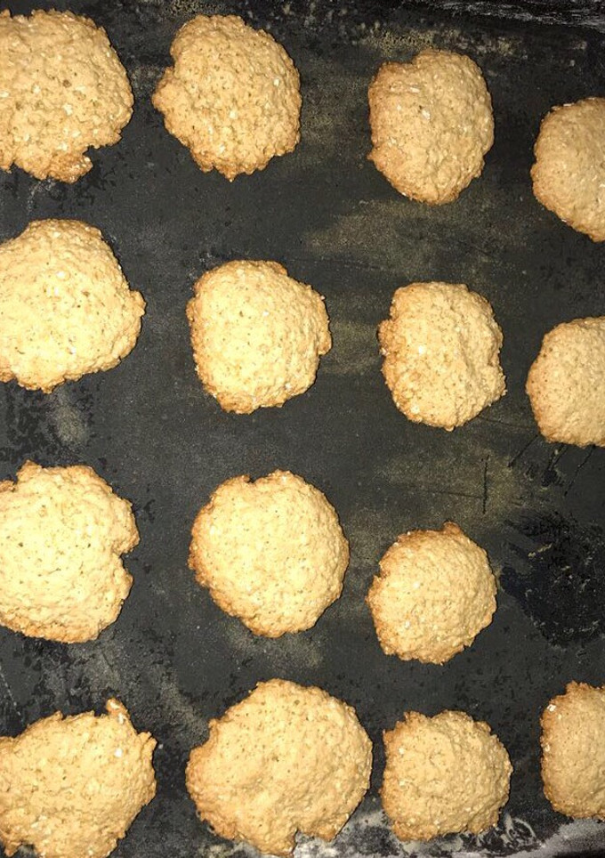 Una foto de Cookies de avena y limón🍋