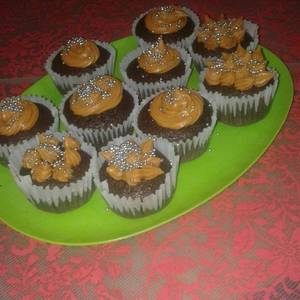 Cupcakes de chocolate y nueces con mousse de manjar y chocolate