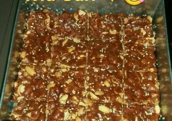 How to Cook Appetizing Peanut chikki/brittle with jaggery😋💛