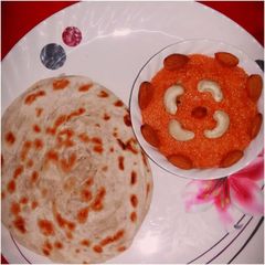 A picture of Lachha paratha and suji halwa.