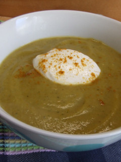 Una foto de Crema de brécol y zanahorias al curry