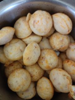 கேரட் பணியாரம்(Carrot paniyaram recipe in tamil) செய்முறை முக்கிய புகைப்படம்