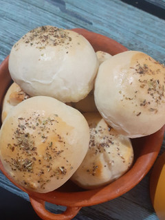 Una foto de Pancitos rellenos con queso 🤩