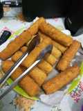Salchichas jamón y queso apanadas con pan rallado