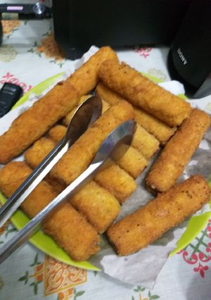 Una foto de Salchichas jamón y queso apanadas con pan rallado