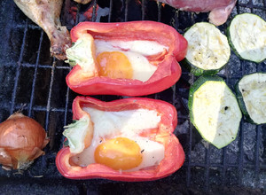 Una foto de Pimentón con huevo a la parrilla