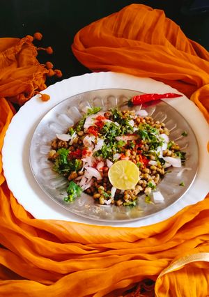 A picture of Moong chaat 😋 Boil Moong chaat 😋.