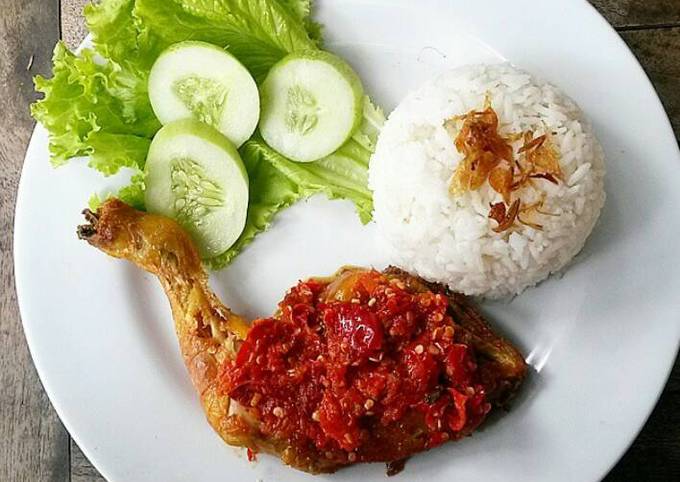 Resep Ayam Goreng Gurih Sambal Terasi Oleh By Momkiki Cookpad