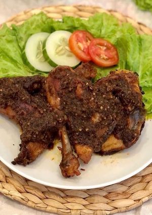 Foto resep Ayam Bumbu Hitam Khas Madura