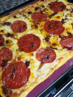 Una foto de Pizza Casera Pepperoni y tocineta