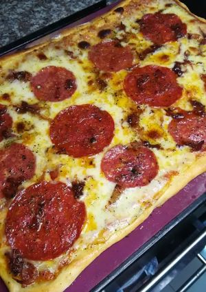 Una foto de Pizza Casera Pepperoni y tocineta