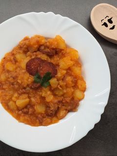 Paprikás krumpli kolbásszal recept fotója