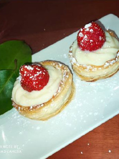 Una foto de Cestitas con crema pastelera