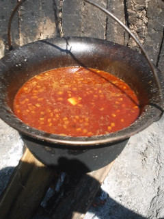 Marhagulyás bográcsban recept fotója