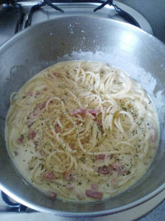 Una foto de Espaguetis Carbonara a mi manera