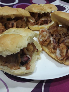 Una foto de Bocata de calamares