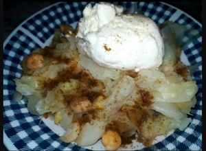 Foto principal de Repollo con garbanzos, comino y mayonesa
