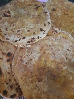 मीठ मिरचीची रोटी (mith mirchichi roti recipe in marathi) रेसिपी चे मुख्य फोटो 