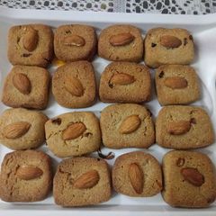 A picture of Rajgira almonds cookies.