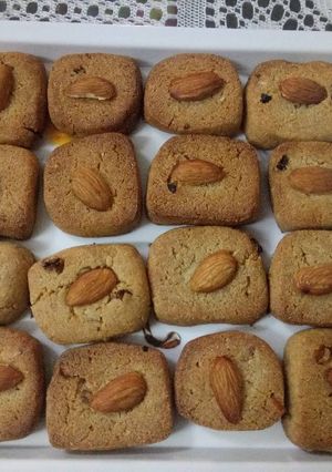 A picture of Rajgira almonds cookies.