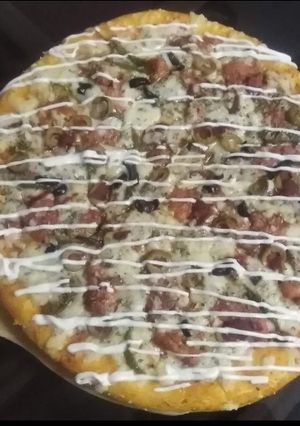 A picture of Cheeseless chicken tikka pizza.