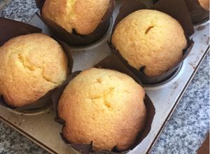 Una foto de Muffins de Mandarina 🍊- rápidos y fáciles