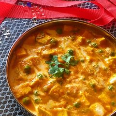A picture of Matar paneer.