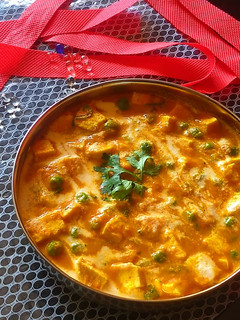 A picture of Matar paneer.