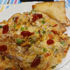 A picture of Cheesy omelet with 🍞 bread.