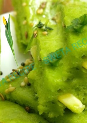 हरियाली ढोकला (पालक)(Hariyali dhokla /palak recipe in Hindi) रेसिपी मुख्य फोटो