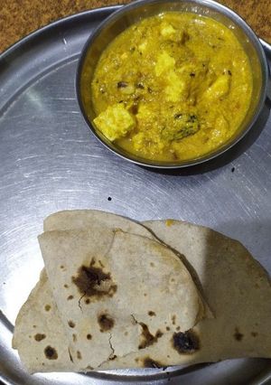 A picture of Matar paneer.