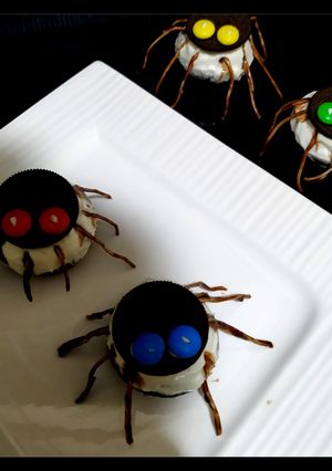 A picture of "Spooky Halloween Spider Cupcakes"🧁🕷️.