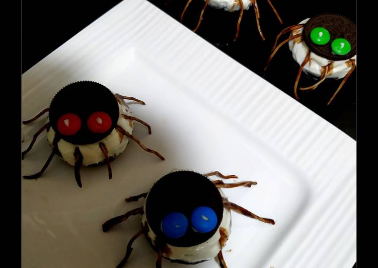 Recipe of Yummy "Spooky Halloween Spider Cupcakes"🧁🕷️