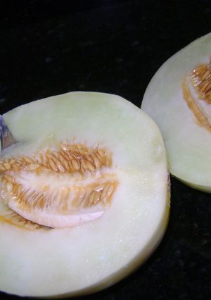 Una foto de Heladitos naturales de melon al jenjibre y leche de coco