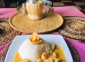 Una foto de Encocado de camarón y pescado 🇪🇨
