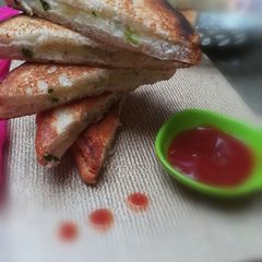 A picture of Plain potato sandwhich.