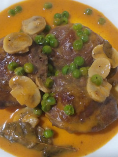 Una foto de Carrilladas de cerdo en salsa
