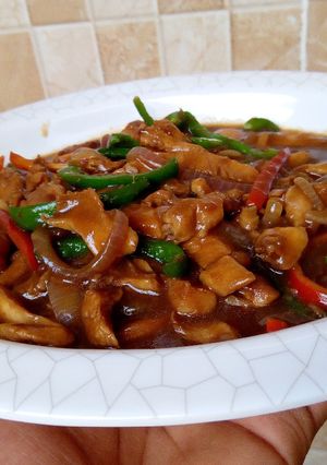 A picture of Shredded chicken sauce.