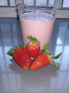 Una foto de Licuado de fresas y avena