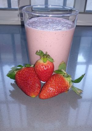 Una foto de Licuado de fresas y avena