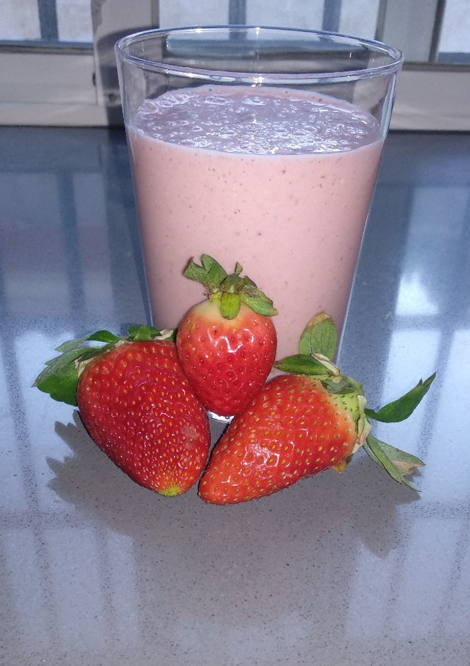Una foto de Licuado de fresas y avena