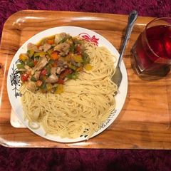 A picture of Chicken curry with pasta.