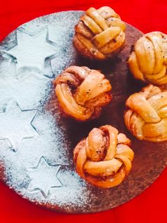 হানি সিনামন রোল(honey Cinnamon roll recipe in Bengali) রেসিপির প্রধান ছবি