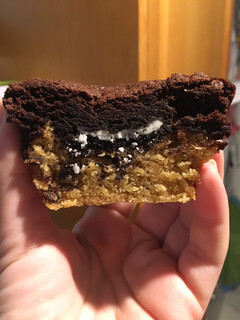 Φωτογραφία της συνταγής Chocolate chip cookie brownies with Oreo biscuits