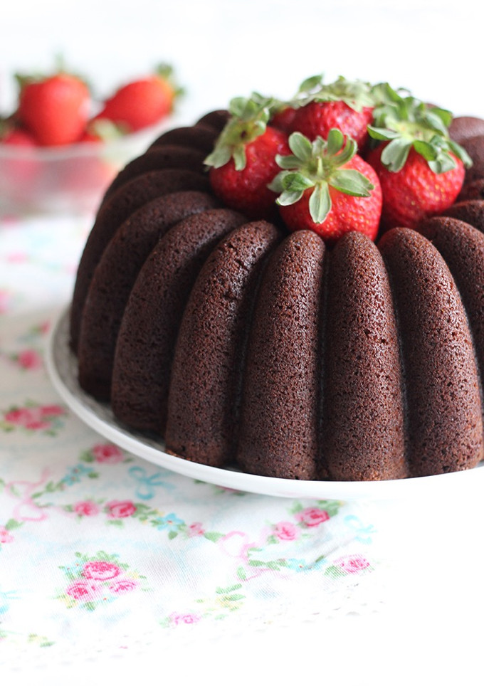 Una foto de Bundt cake de chocolate