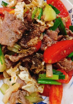 Hình của món Bò xào cà chua bắp cải.