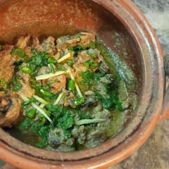A picture of Chicken white Karahi.