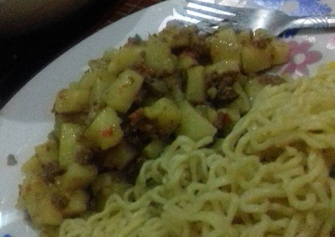 Recipe of Jamie Oliver Sultan chips with indomie